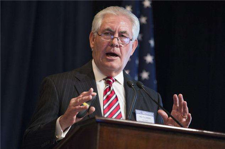 美国国务卿突访伊拉克 双方就反恐局势展开讨论
